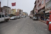 GÜNEŞLİ HAVA - Dursunbey'de Kar Yağışı Etkili Olmaya Başladı