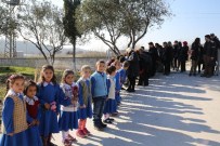 ŞEHIR TIYATROLARı - Minik Öğrencilere Yeni Yıl Sürprizi