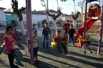 TURGAY ŞIRIN - Turgutlu Belediyesi 2015'Te Çocukları Sevindirdi