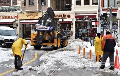 Beyoğlu'nda Karla Mücadele Devam Ediyor