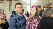 ZİHİNSEL ENGELLİLER - Burhaniye'de Zihinsel Engelli Gençlerin Yılbaşı Coşkusu