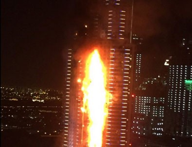 Dev gökdelende büyük yangın