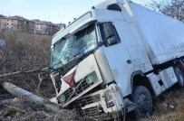ELEKTRİK DİREĞİ - Eskişehir'de Trafik Kazası Açıklaması 1 Yaralı