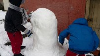 KARDAN ADAM - İstanbul'da Çocukların Kar Eğlencesi