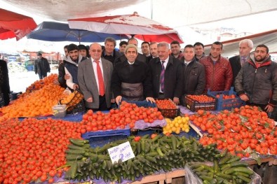 Önlük Giyen Vali, Sebze Tezgahının Başına Geçti