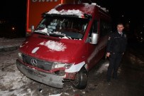 Samsun'da Buzdan Kayan Araçlar Çarpıştı Açıklaması 2 Yaralı