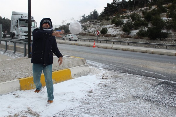 İzmir'e kar sürprizi