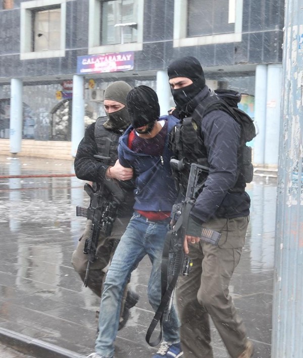 Figen Yüksekdağ'ın da içinde olduğu gruptan polise bomba!