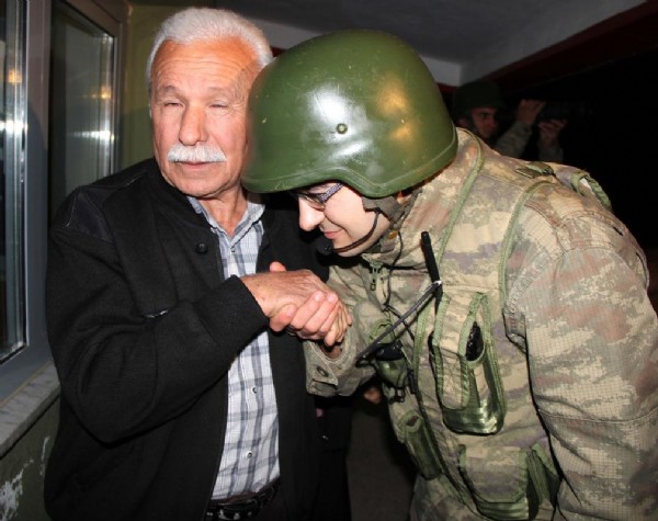 Suriye sınırındaki Mehmetçik'e 'Çifte' yılbaşı sürprizi