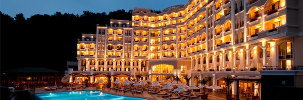 Zekeriya Öz'ün 5 yıldızlı Koza Holding tatili