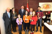 Başkan Karaaslan'dan Satranç Şampiyonlarına Ödül