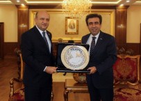 KOCAELİ VALİSİ - Fikri Işık Açıklaması 'Rusya Kendi Ayağına Sıktı'