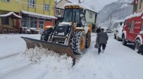 Giresun'da Kar 40 Köy Yolunu Ulaşıma Kapattı