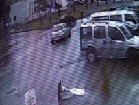 Otomobilin Kadına Çarpma Anı Kameralara Yansıdı