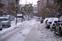 UÇAK SEFERLERİ - Van'da Kar Esareti