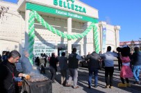 İŞİN ASLI - 300 Kilo Hamsinin Dağıtıldığı İndirim Festivalinde Vatandaşlar Soğuğa Rağmen Horon Oynadılar