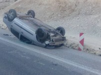 Besni İlçesinde Otomobil Takla Attı Açıklaması 3 Yaralı