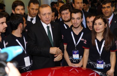 Cumhurbaşkanı Erdoğan Otomobile İmza Attı