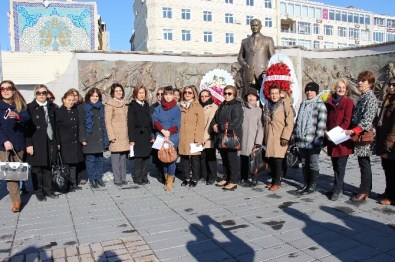 Kadın Platformu Kadınlara Seçme Seçilme Hakkının Verilişinin 81. Yıl Dönümünde Atatürk Anıtına Çelenk Bıraktı