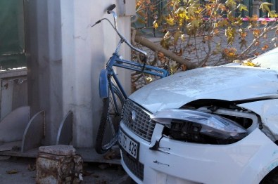 Otomobil Bisiklete Çarptı Açıklaması 1 Ölü