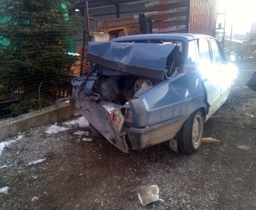 Taşköprü'de Kamyon Otomobile Çarptı Açıklaması 2 Yaralı