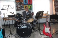 NIHAT ÖZTÜRK - AK Parti Milletvekili'ne Dağ Köyü'nde Piyano Dersi Süprizi