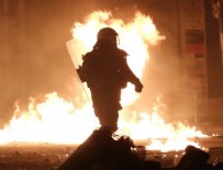 POLİSE SALDIRI - Atina'da olaylı yıldönümü