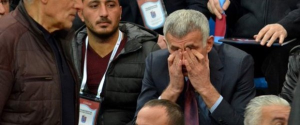 İbrahim Hacıosmanoğlu gözyaşlarını tutamadı