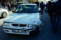 Kahta'da Trafik Kazası Açıklaması 2 Yaralı