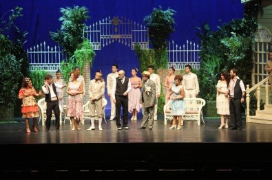 Lüküs Hayat'A İstanbullu Sanatseverlerden Tam Not