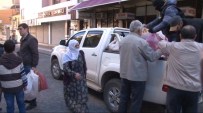 HALK EKMEK - Sur'da Vatandaşlara Ekmek Dağıtıldı