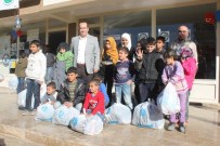 ÜMMET - Suriyeli Çocuklara Giysi Yardımı Yapıldı
