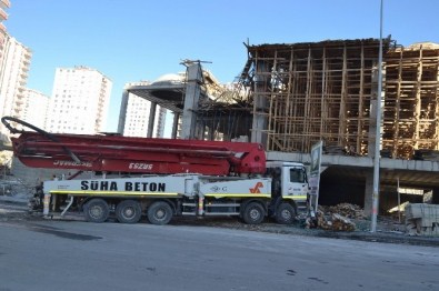 Yapımı Devam Eden Caminin İskelesi Çöktü Açıklaması 3 Yaralı