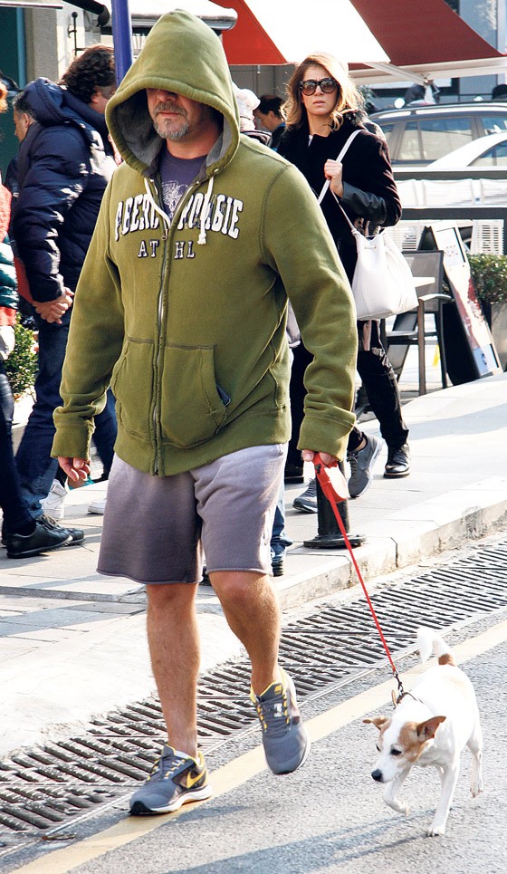 O hırka Beyaz'ın sırtına yapıştı