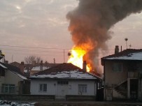 5 Kişilik Suriyeli Ailenin Yaşadığı Ev Yandı