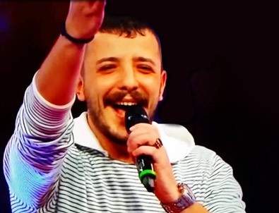 Ahmet Parlak yeni şarkısıyla yine olay!