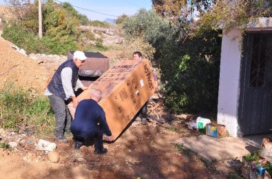 Büyükşehirden Evini Su Basan Aileye Eşya Yardımı