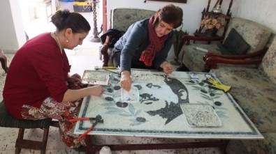 Cumhurbaşkanına Barışı Simgeleyen Mozaik Portre