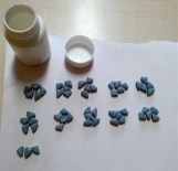 Edirne'de Bir Araçta Uyuşturucu Hap Ele Geçirildi