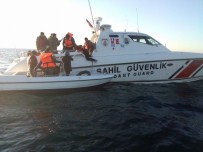 KÜÇÜKKUYU - Küçükkuyu Açıklarında 14 Kaçak Göçmen Yakalandı