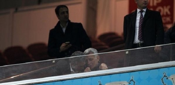 Bu kez tribünde ağladı!