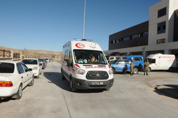 Mardin'de askeri araç devrildi: 10 asker yaralı