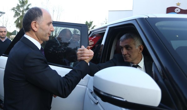 Muharrem Usta, Hacıosmanoğlu'nu Alkışlayarak Uğurladı