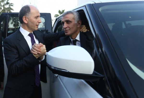 Muharrem Usta, Hacıosmanoğlu'nu Alkışlayarak Uğurladı