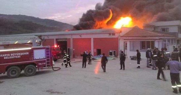 Sakarya'da fabrika yangını