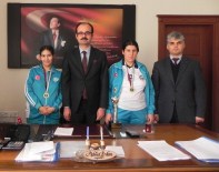 ZİHİNSEL ENGELLİLER - Altunhisar'da Engelliler Bir Başarıya Daha İmza Attı