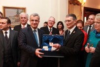 STOCKHOLM - Cumhurbaşkanı Erdoğan'ın Hediyesi Aziz Sancar'a Verildi