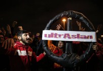 Galatasaray Taraftarı, Türkiye Basketbol Federasyonu'nu Protesto Etti