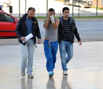 Kaçmaya Çalışan Cezaevi Firarisi Polisin Önüne Düştü