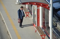 ENVER SEDAT - Trambüs Duraklarına Kitaplık